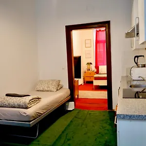 Volkstheater Apartment. Viena