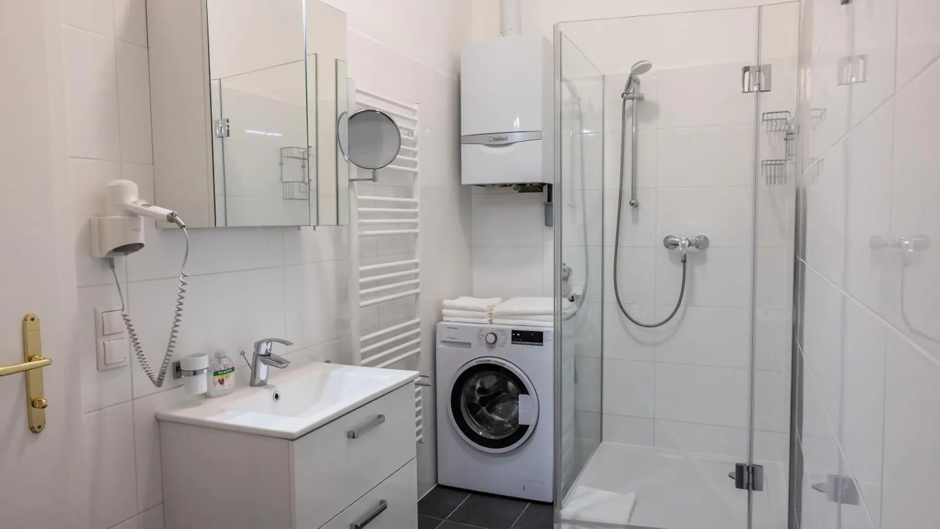 Alon Homes Vienna - Premium City Center Apartments